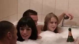 كول فيديو الطرف عارية مع مجموعة الجنس