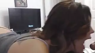 فاتنة تحصل مارس الجنس بعد مص له ديك من الصعب