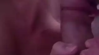 فرخ مفلس مفلس مارس الجنس ويحصل على نائب الرئيس حمولة على حلمات الثدي الكبيرة لها