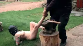 أمي شقراء رقيق أوليفيا روز في جلسة BDSM المتشددين