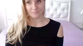 فاتنة الطبيعية لديها الثدي مذهلة