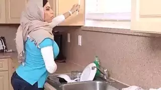 المحرمات هو الاسم العربي ميا خليفاس الأوسط اسم!