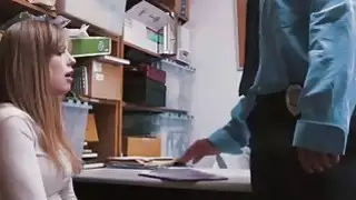 يصرخ وقحة في سن المراهقة رائع وملاعين حتى لا تذهب إلى السجن