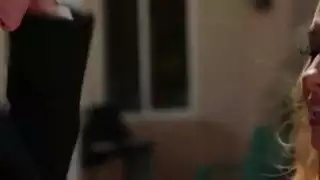 وجدت جميلة كارلا كوش وكارين فيشر سخيف في poolside
