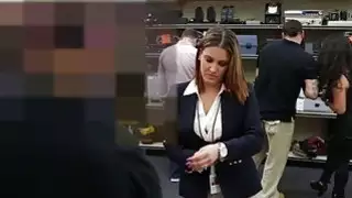 غني الكلبة في لواصق هكذا هي Spreads لها الساقين إلى خارج هذا