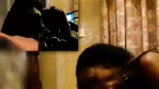 رائع أفريقي فاتنة ركوب الصعب الديك في العمل بين الأعراق