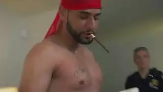 الحصول على خبطت رجال الشرطة من قبل الديك طويلة سوداء عشيق الديك