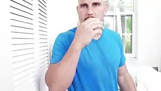 جولة الحمار شقراء في سن المراهقة ميكي الأزرق الحصول على كس مملوكة
