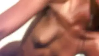 الجمال الساخنة الأبنوس الملاعين كس مع لعبة الجنس أحمر