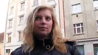 الفرخ هو تنشيط الزملاء schlong مع الداعر