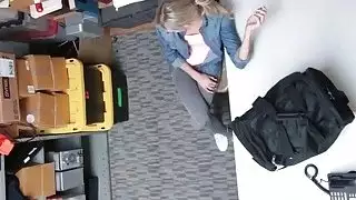حار جدا وشم شقراء في سن المراهقة هو shoplyfter والآن أنها تحصل على معاقبة