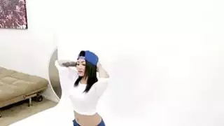 BRUNETTE مثليه في الصور اطلاق النار الرمي المدقق