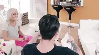 كليو Vixen يرتد قبالة لها ضيق كس على القمة