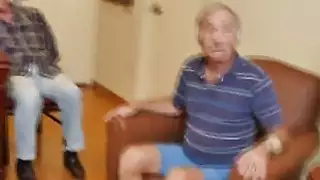 زاحف كبار السن من الرجال غوى و اللعنة جنسي صغيرتي في سن المراهقة