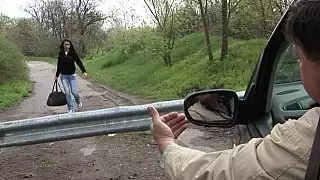 في سن المراهقة يحب الرجال المسنين