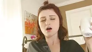 شقراء جبهة مورو و في سن المراهقة تقاسم الديك