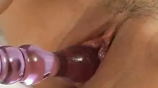 شفة الدهون لطيف الكلبة الآسيوية اللعب لها العضو التناسلي النسوي الرطب