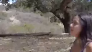 الجمال يحاول رشوة ضابط الحدود بجسدها الصغير