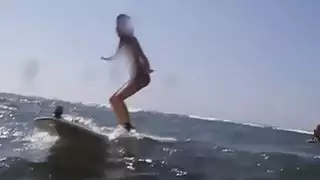 استمتعت مثير فاتنة عارية الساخنة الصيد الخنازير وركوب الأمواج