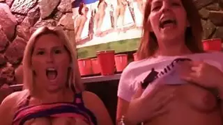 البهجة المتفجرة مع والفتيات آسر