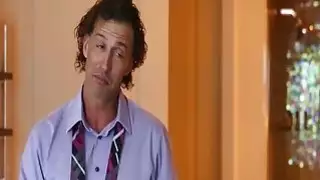 يفاجئ الجمال زوجها القديم مع تدليك نورو المشاغب