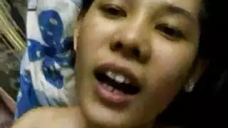 الساخنة الأندونيسية في سن المراهقة وصديقها اللعنة في السرير