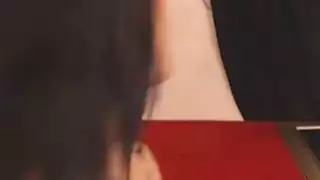 صغيرتي الآسيوية يعطي لعبة اللسان