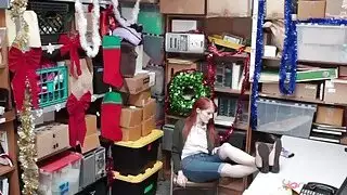 أحمر مثير Krystal يعاقب على السرقة