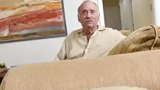 فحصت الممرضة ليلى وأعطت فرانكي اللسان الساخن