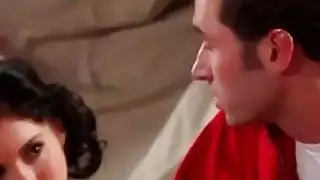 امرأة سمراء في سن المراهقة يحصل لها الحلو ضيق كس انقسام في الرجعية XXX محاكاة ساخرة