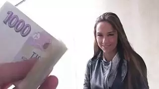 فيكتوريا الحلو يظهر قبالة لها كبير الثدي