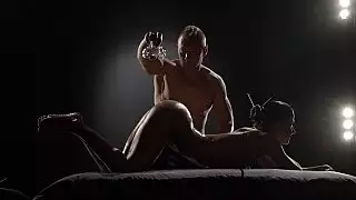 جمال الدهنية اصابع الاتهام ومغطاة بالزيت