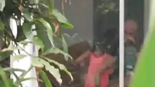 زحف الشرائط gf الحلق من خلال النافذة