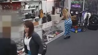 امتصت زوجة ومارس الجنس من الصعب ديك لكفالة زوجها