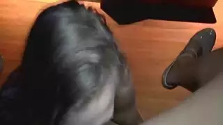 لا يصدق الاباحية العربدة في ملهى ليلي
