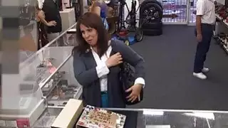 مفلس امرأة سمراء جبهة مورو يعطي bj و يحصل على مارس الجنس ل زوج