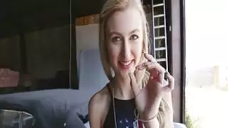 أبيض في سن المراهقة اليكسا غريس يريد ديك أسود