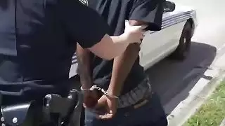 الشرطة مفلس ركوب أسود طويل schlong في الهواء الطلق