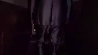 نحيل العربية سبينر ينتشر الساقين ويمارس الجنس في غرفة الفندق
