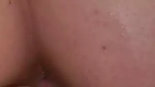 جينا العاج هو العذاب على Sybian ومارس الجنس من الصعب