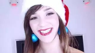 مص هولي على قصبته