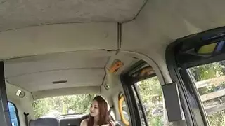 هواة أحمر الشعر التشيكية فاتنة تحصل مارس الجنس من قبل سائق وهمية