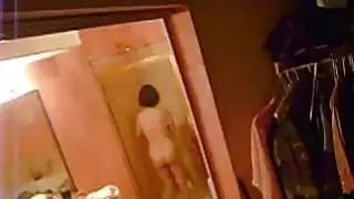 التجسس على الزوجة أخذ دش