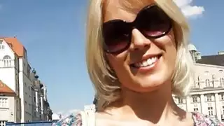 الملاك هو رجل مقبول مع ركوب الديك لها