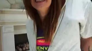 Alaina Dawson يعطي تبخير الحلق العميق اللسان
