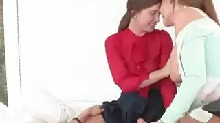 المتأنق مارس الجنس له GFS خطوة أمي في المؤخرة
