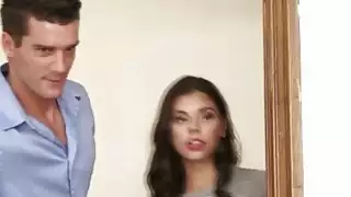 مثير امرأة سمراء عاهرة مع هيئة كبيرة هو وجود ممارسة الجنس مع رجلها