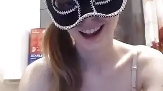 صغيرتي مدلل daddys فتاة الشمع simulacra في قناع يحصل على الوجه alivegirll