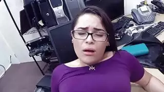 الفاسقات في محاولة لسرقة يعاقب بيدق الرجل