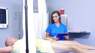 حار و pervy ممرضة فتاة Kelsi Monroe rides Seans ضخم قضيب